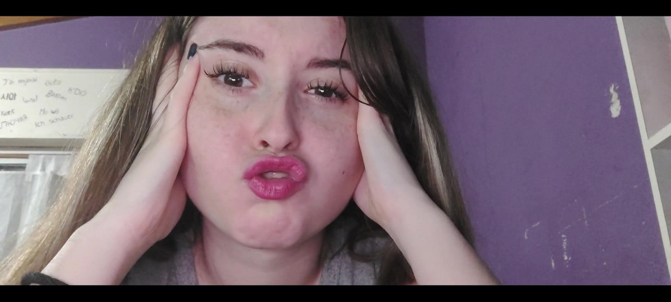 RavenHearth666VIP: Розовая губная помада перед выходом из дома