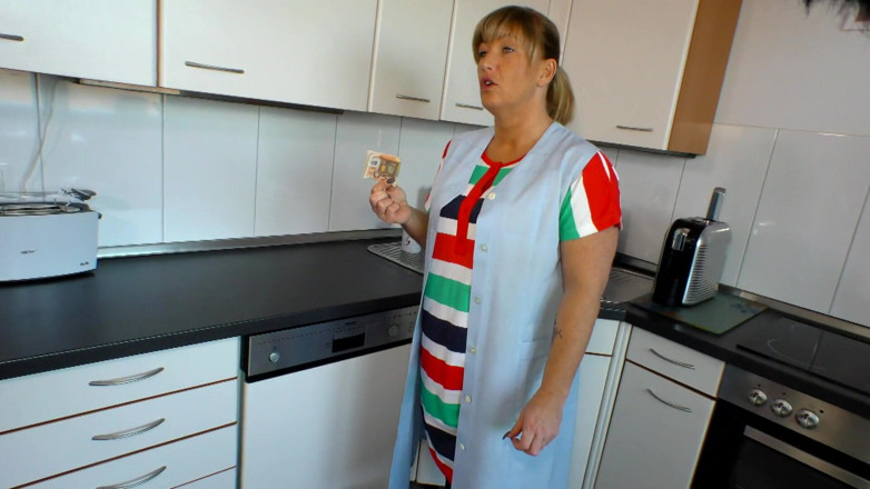 Italian Vintage Porn and MMV Clips: Büyük götlü dövmeli sarışın kanepede ıslak amından sikiliyor
