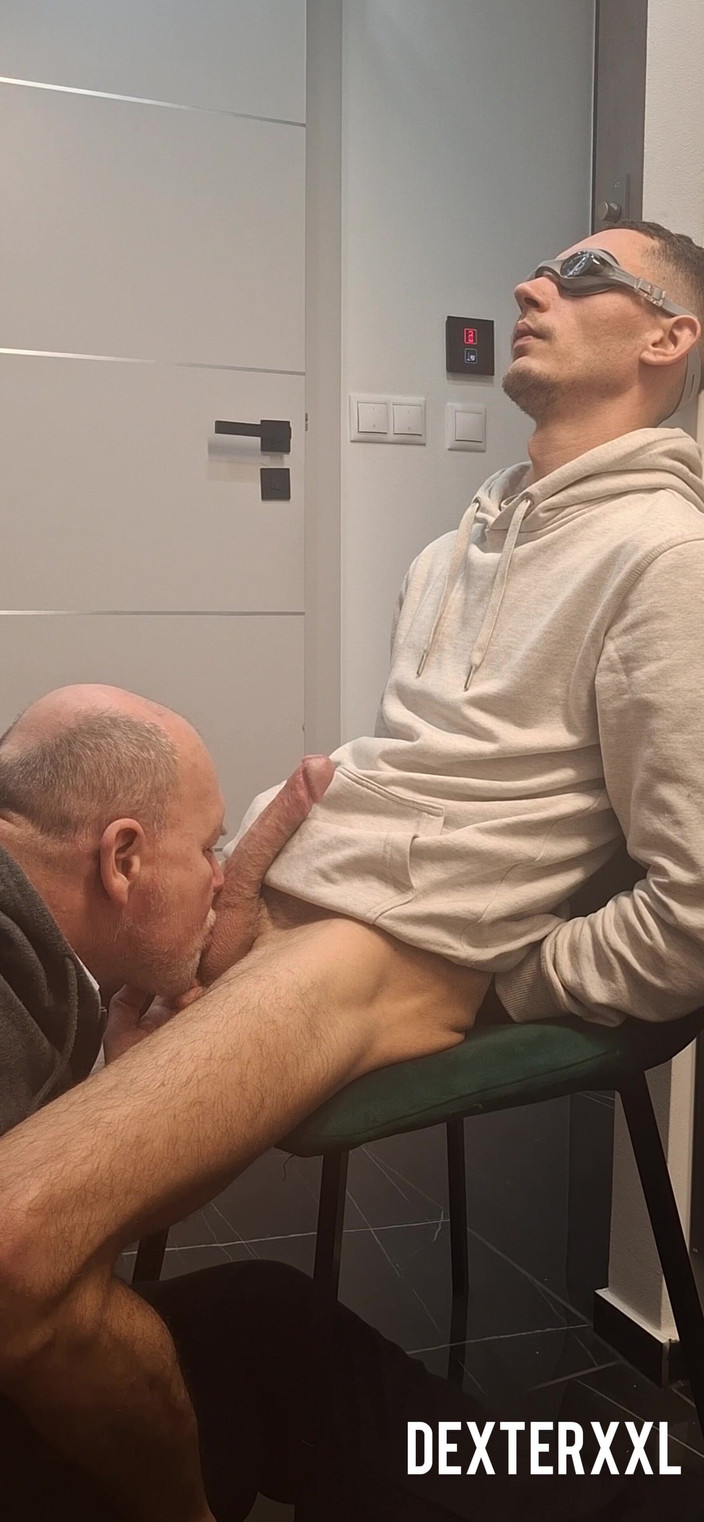 Dexterxxlfun: 性感的苗条朋友 honza 勾引了巨大的精液