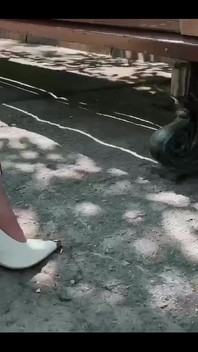 I Like to Walk Along the Street Like a Princess