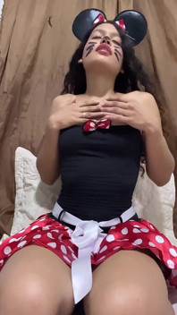 A Pequena Minnie Ratinho Ficou Com Muito Tesão Nesta Noite De Halloween.