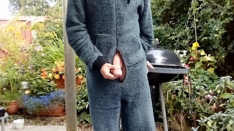 Rockardglans: Rockardglans - al aire libre - Onesie se masturba para vecinos