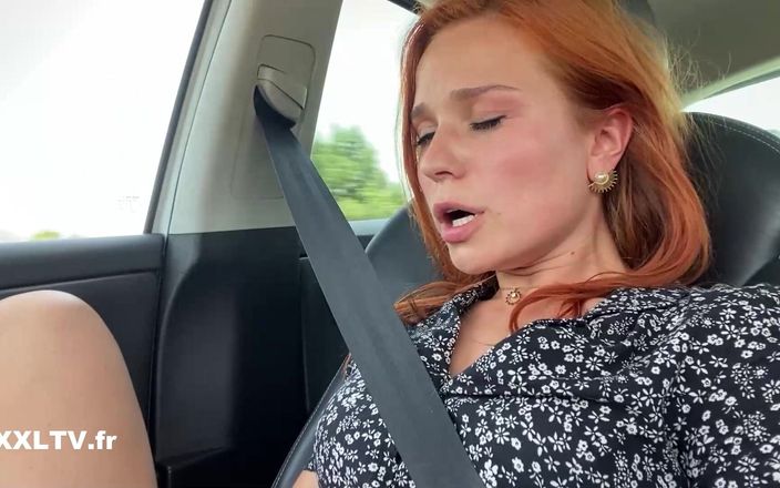 XXLTVFR: Clémence Audiard se masturbe dans la voiture