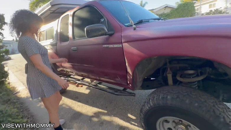 VibeWithMommy: Pick up MILF at Beach and Fuck Her Raw