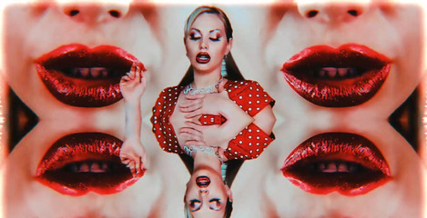 Goddess Misha Goldy: Bú lipsoholia! Vòng lặp