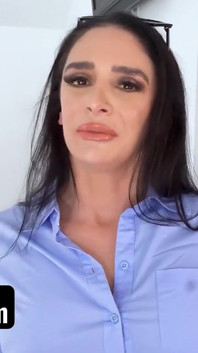 Würdest du nicht lieber mit der haarigen muschi deiner stiefmutter spielen? Kostenloser kompletter film