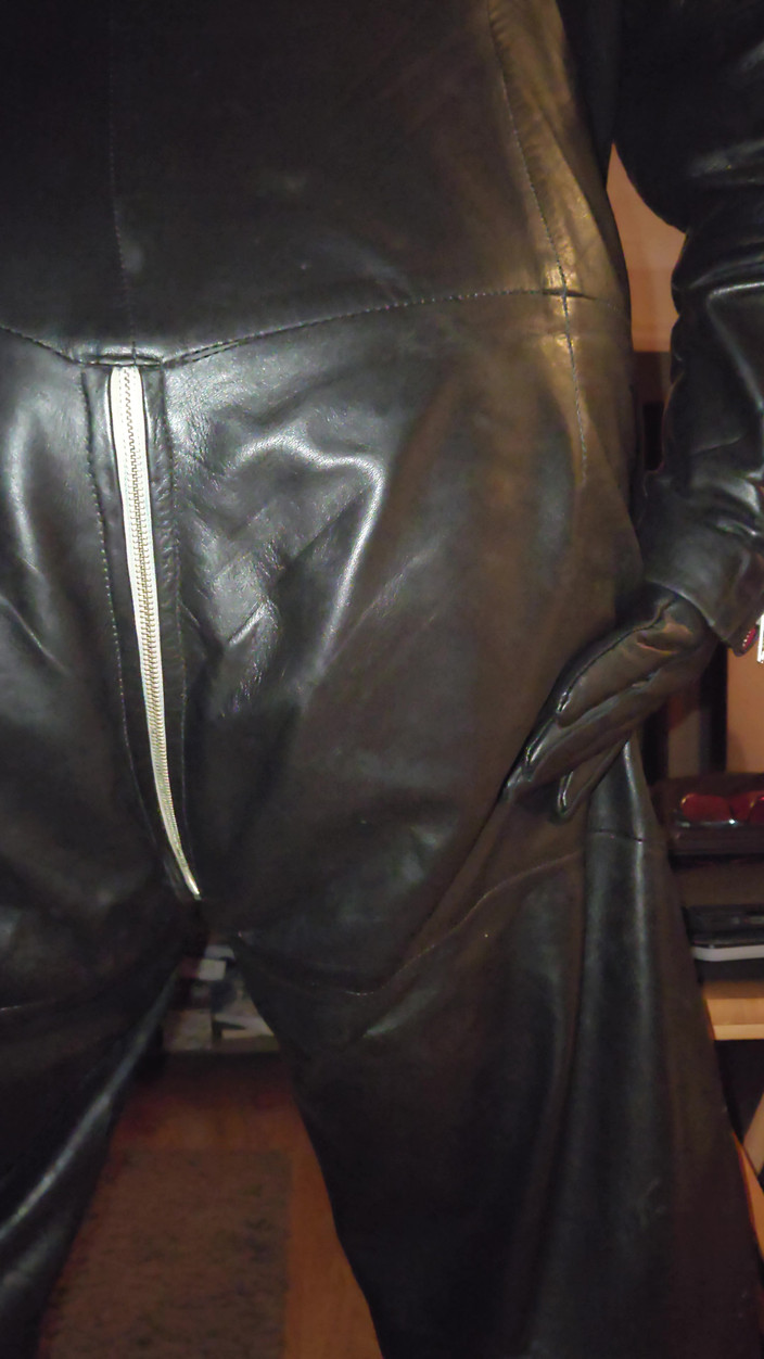 Leatherman63: Asmr in pelle