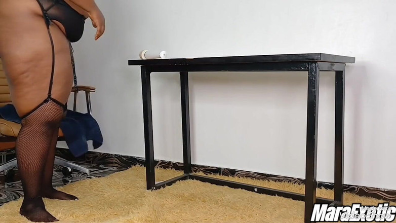 Mara Exotic: Une MILF BBW squirte sur une grosse bite noire avec...