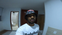 Jhodez1: Vzali jsme večeři domů jsme se sprchovali pomocí našich holých...