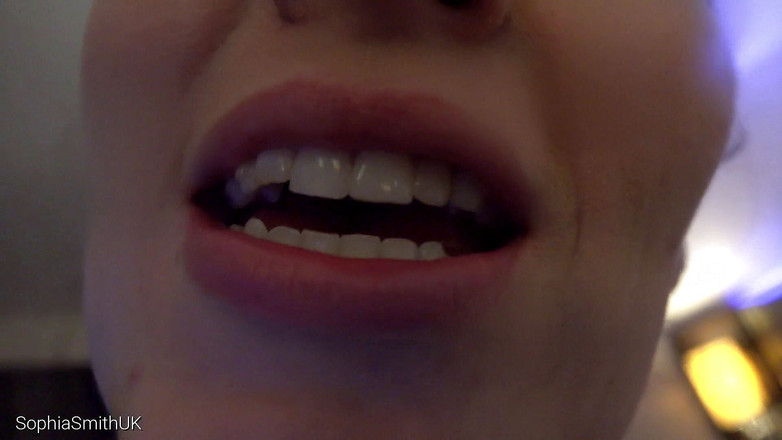 SophiaSmithUK: ASMR大吻