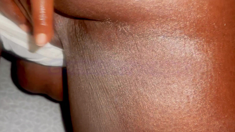 May1111: 胖屁股非洲喷水者