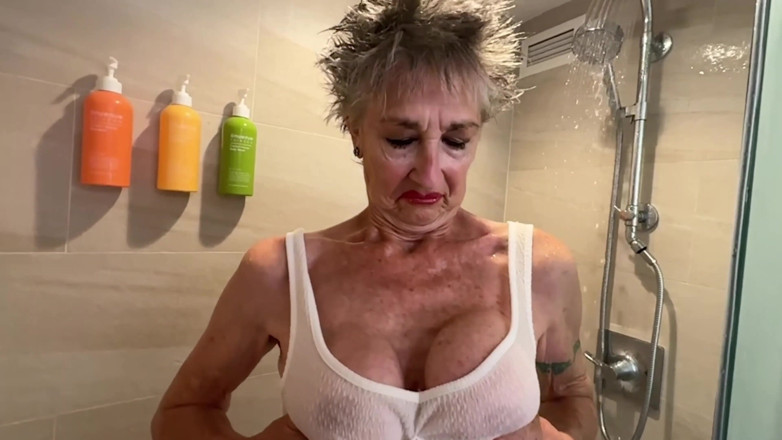 FromThisNight: In Our Waikiki Hotel -- Suspenders, Sunset, and Slow-mo Shower