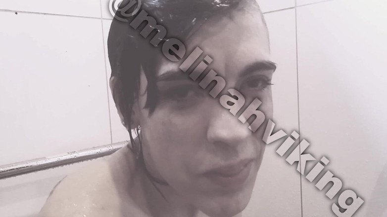 Melinah Viking: Mi vuoi quando sono bagnato
