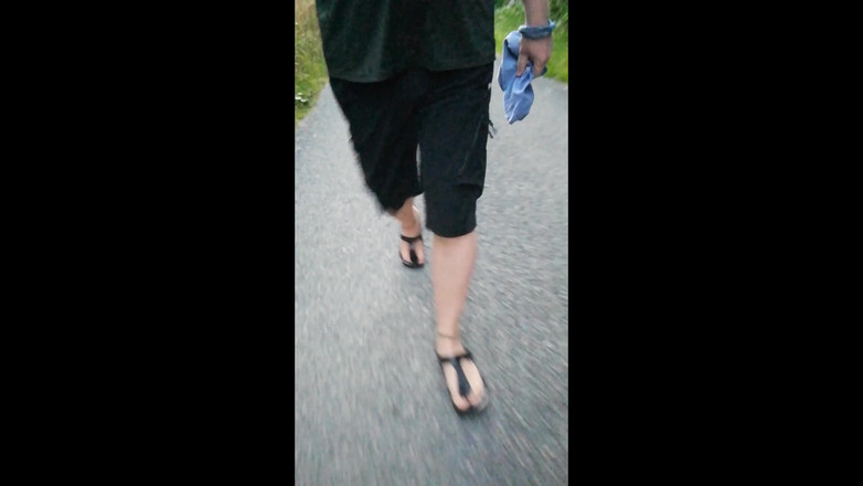 Carmen_Nylonjunge: Na zewnątrz i o tym z nylonowymi stopami w Birkenstocks...