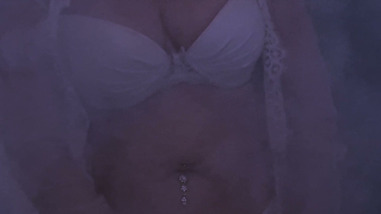 Kylie Britain Adventures: Ardiendo