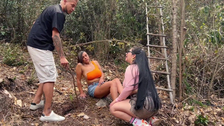 Anotonella-jones: Zwei kolumbianische frauen verlieren sich im wald, als sie Hilfe...