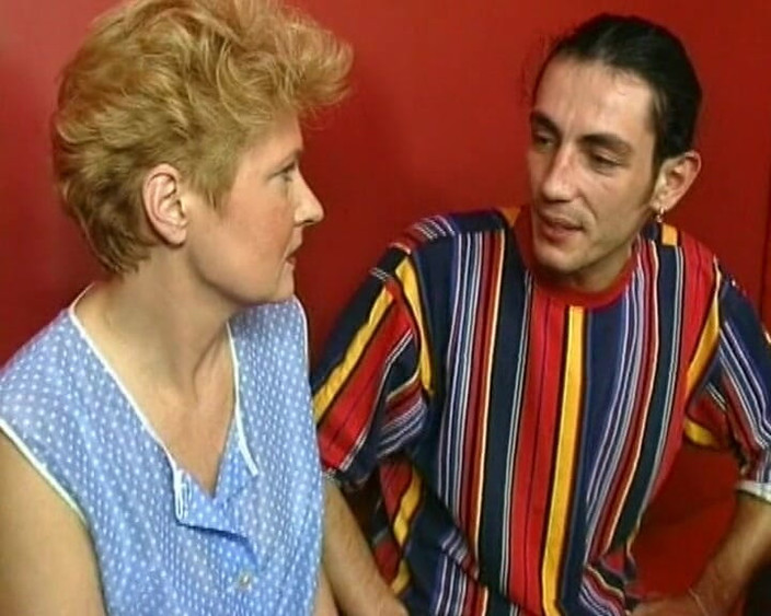 German Homemade: Vieja rubia de Alemania follando en el bar