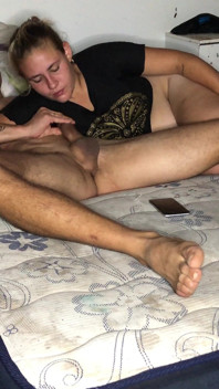 Moje žena se dáví, když si strkám ptáka do pusy