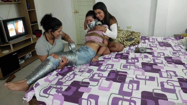 Selfgags Latina Bondage: 묶이고 대물 재갈을 묶고 싶어하는 Mary!