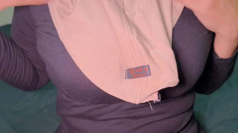 Nadalyne: Hijab Binal bokad av en gift man i ett hyrt...