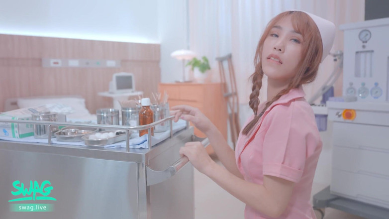 SWAG.live: 병원에서 쓰리섬: 의사와 환자에게 따먹히는 섹시한 간호사