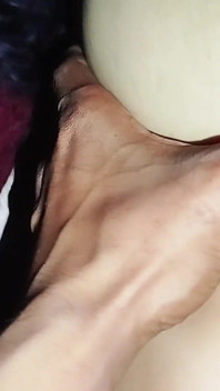 Hintli büyük memeli orta yaşlı seksi kadın yeni erkek arkadaşı tarafından sert sikiliyor