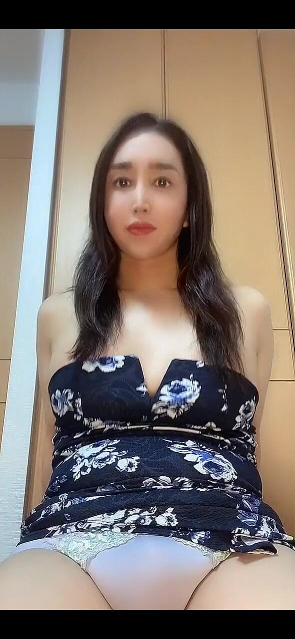 TS Shizuka: Masturbating in a blue slit dress