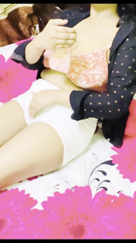 デジ女子大生の手マンマン、非常にタイトなマンコ。