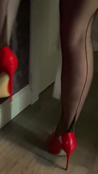 N ° 24, un cul juteux en nylon est prêt à sucer et à baiser une bite