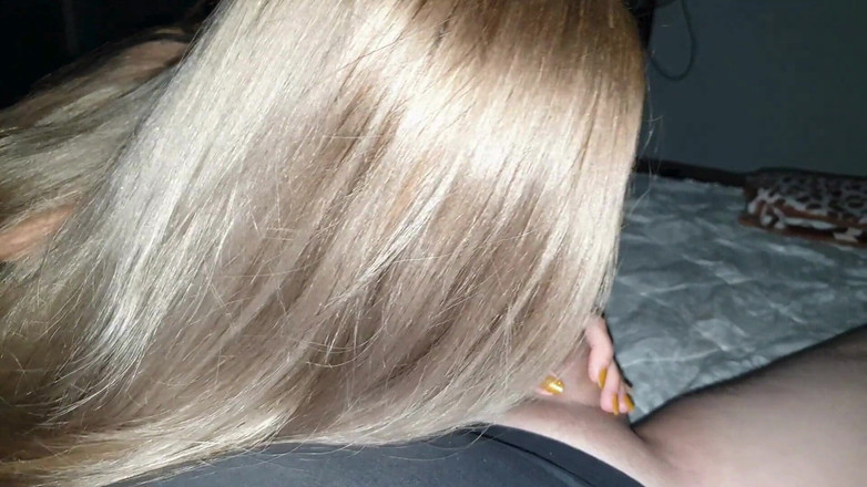 OliviaHaze: Cewek ini ngajak tengah malam di ranjang