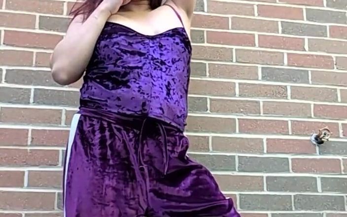 JasmineJade: Morning Smoke in meinem lila velour-outfit