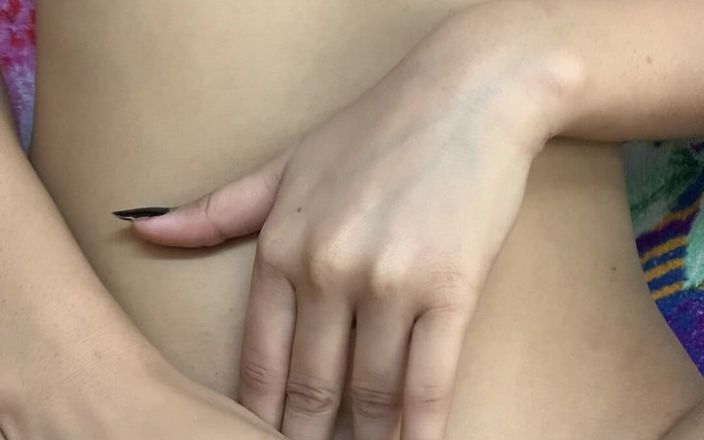 Komal sexy studio: Пальці на грудях, широкі ноги і голосно стогне