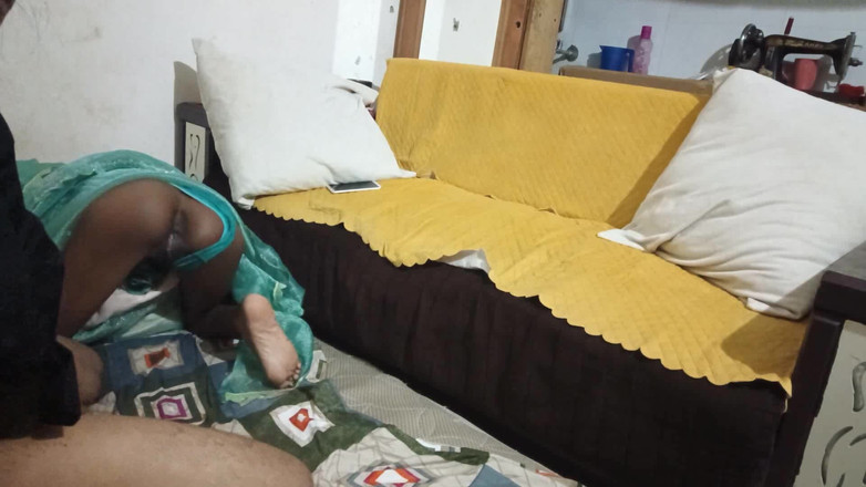 Truefuker: 热辣的rosey和大学男友玩粗暴性爱
