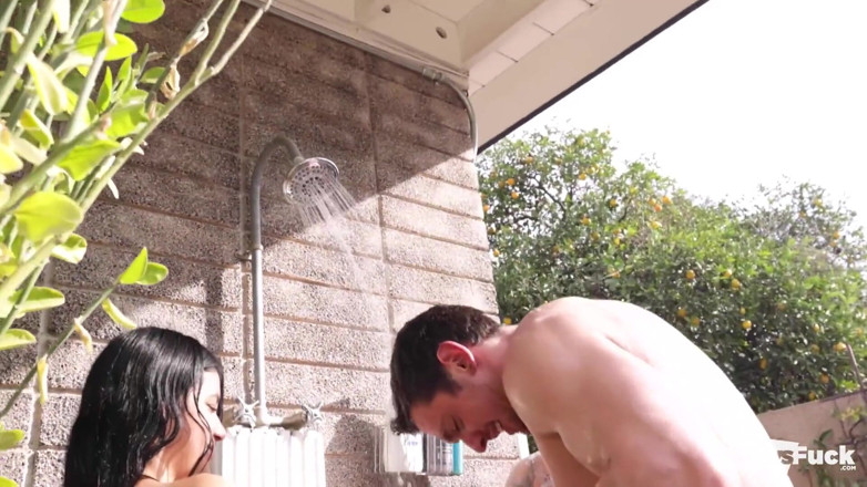 Bi Guys Fuck: Bisessuale bonanza nel culo rotondo