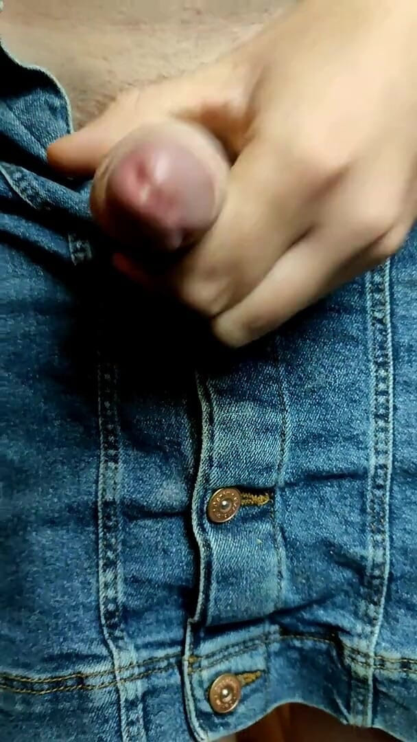 Sara B: Jerk och sperma i jeans kjol