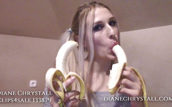 Diane Chrystall: Ich ficke liebe bananen! Füttere mich, papi!