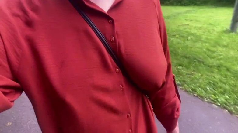 Mary Di: Walking around the city, showing my tits and exposing my...