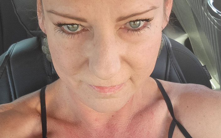 EliteLadyS: 工作时的阴户温度检查手淫