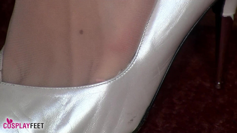 Feet & Cosplay: Sexy Natascia vypadá magicky v kostýmu víly cosplay s bílými...