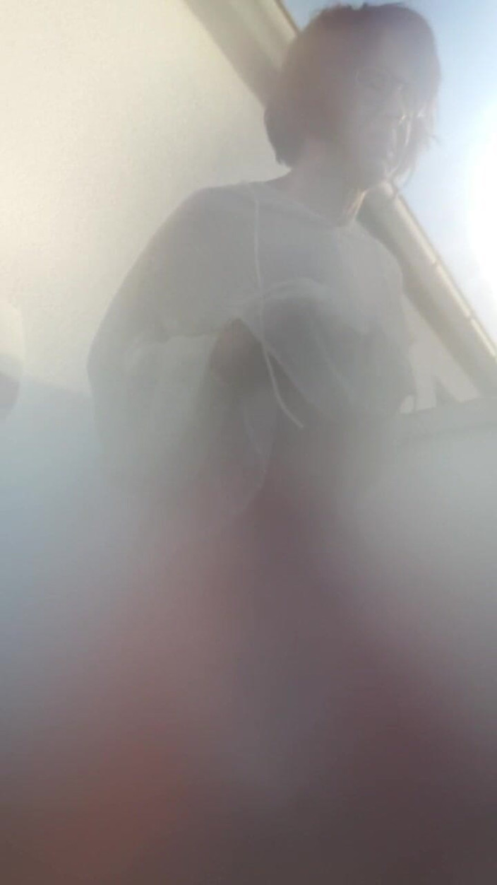 JulieEroticDress: Beyaz melek açık havada fışkırtıyor