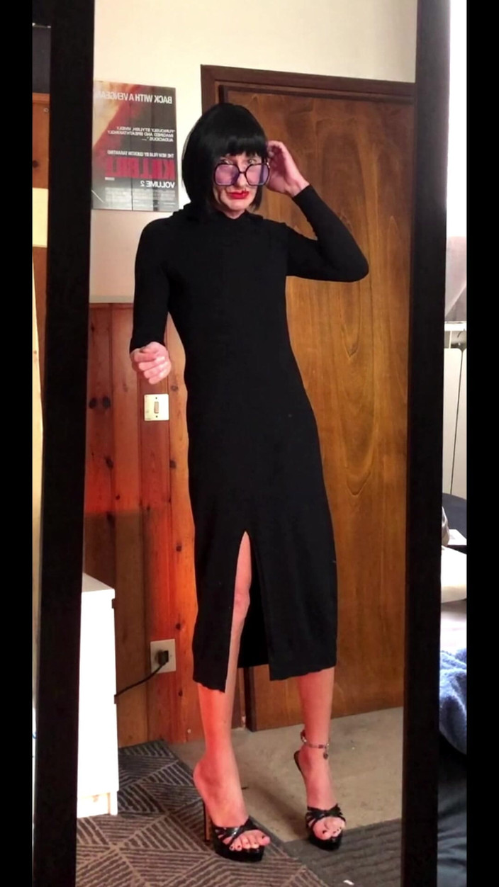 Andreina Naty: 穿着非常高跟鞋行走测试