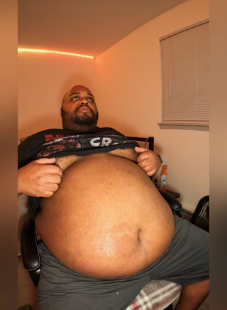 Blkhole420: Stuffed and bloated before bed