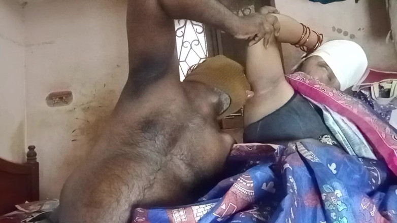 Tamil Anti Uma235: Aku pertama kali sama tante tetangga indiaku