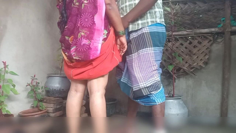 Priyanka314: Teta porno video s atraktivními šaty zezadu