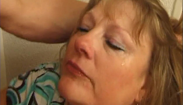 THAGSON MATURE: Reife blonde MILF wird in wildes waschküche-hämmern gedehnt