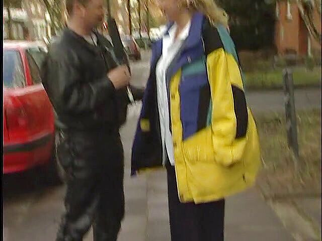 Lucky Cooch: आउटडोर इंटरव्यू में गोल-मटोल शौकिया लड़की