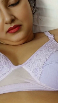 Nadiya en la cara completa de Bangla hablando - grandes tetas exprimen gran culo