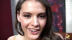 Amadora Erin Stone diz para explodir minha cara bonita!