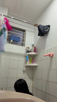 Zábava ve sprše s robertkem, která se chce ke mně přidat