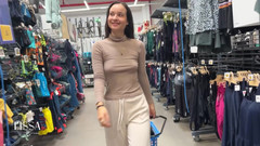 Lissa Brown: Ruang ganti baju renang one-piece